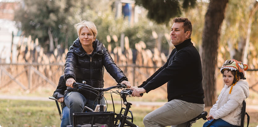 Familie Taga Fahrrad