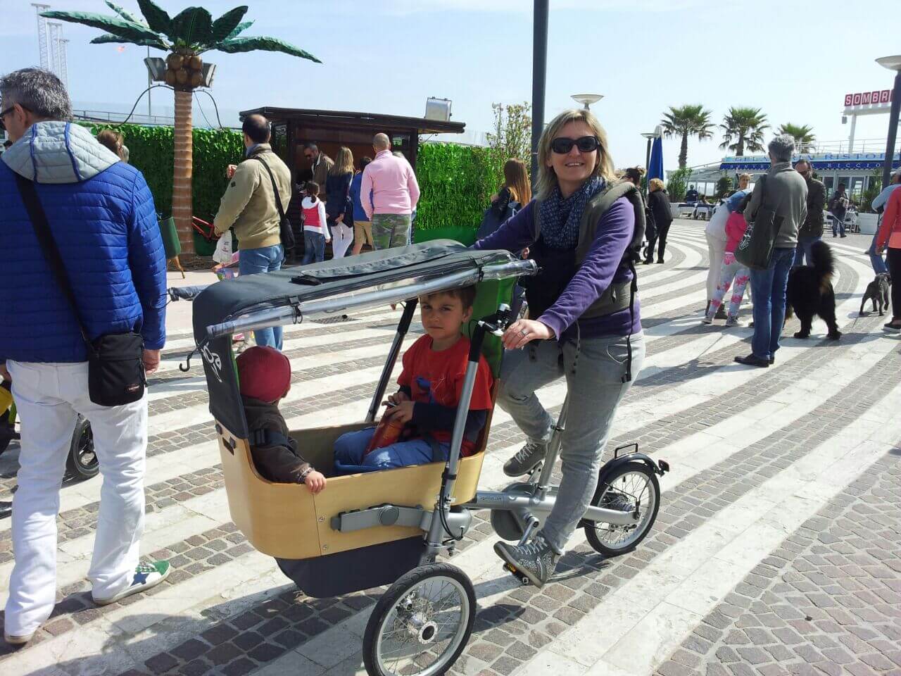 Portare i bambini in bici d’estate: consigli pratici